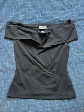 Aritzia Black Off-Shoulder Top - size s